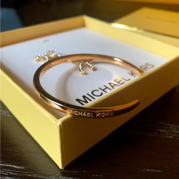 Michael Kors Gold Ribbon Earrings and Bracelet Set. New with a Box. No Tags. - Picture 3 of 5